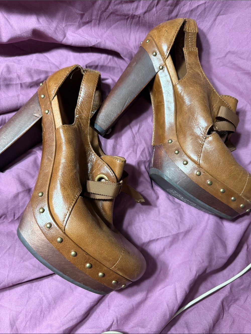 UGG Brown Leather Ribbon-Accent Platform Clog Heels - Picture 3 of 7
